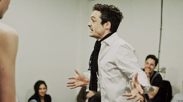 Cours de Théâtre Amateur | École de théâtre à Paris Cours de Théâtre Amateur | École de théâtre à Paris
